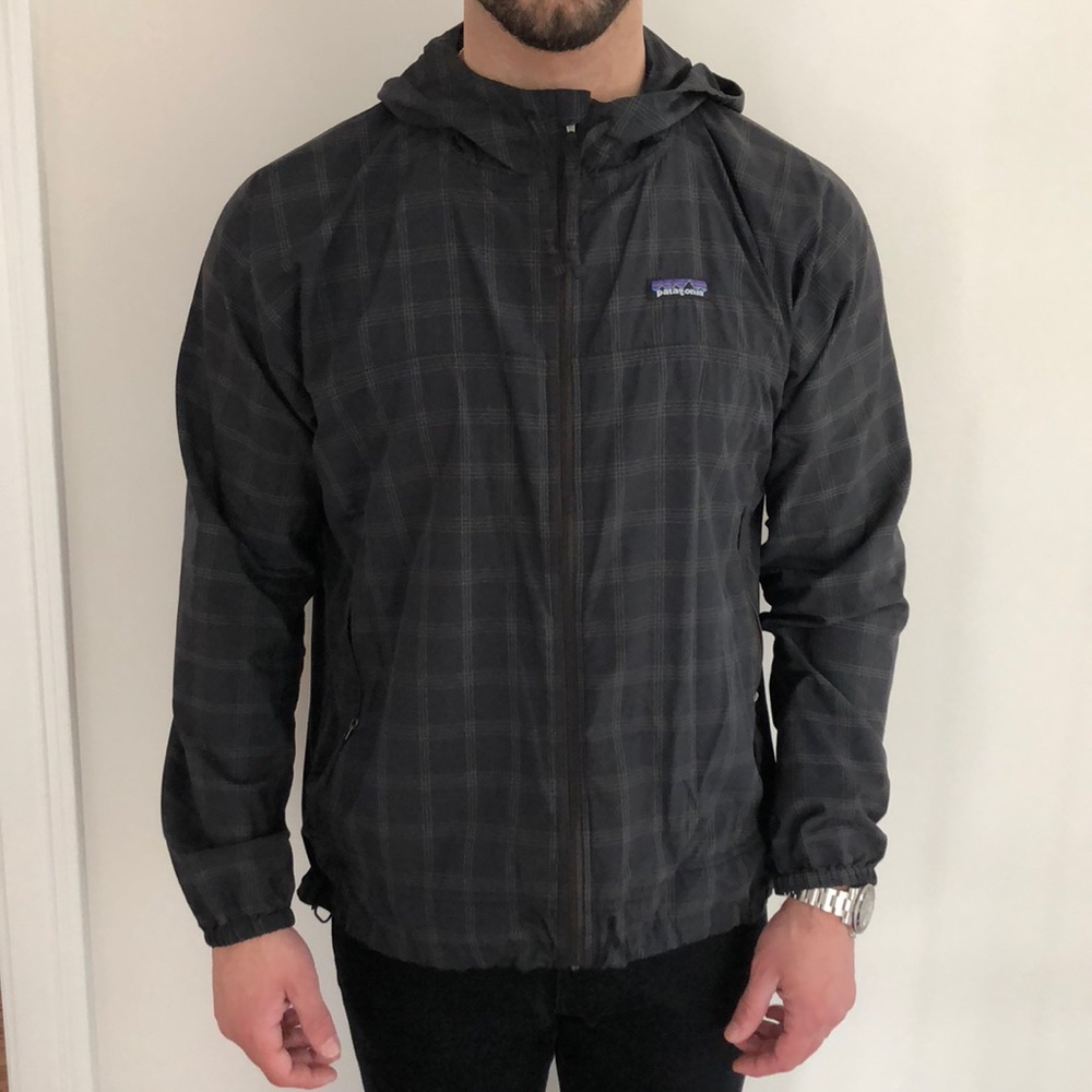 Patagonia men’s windbreaker jacket